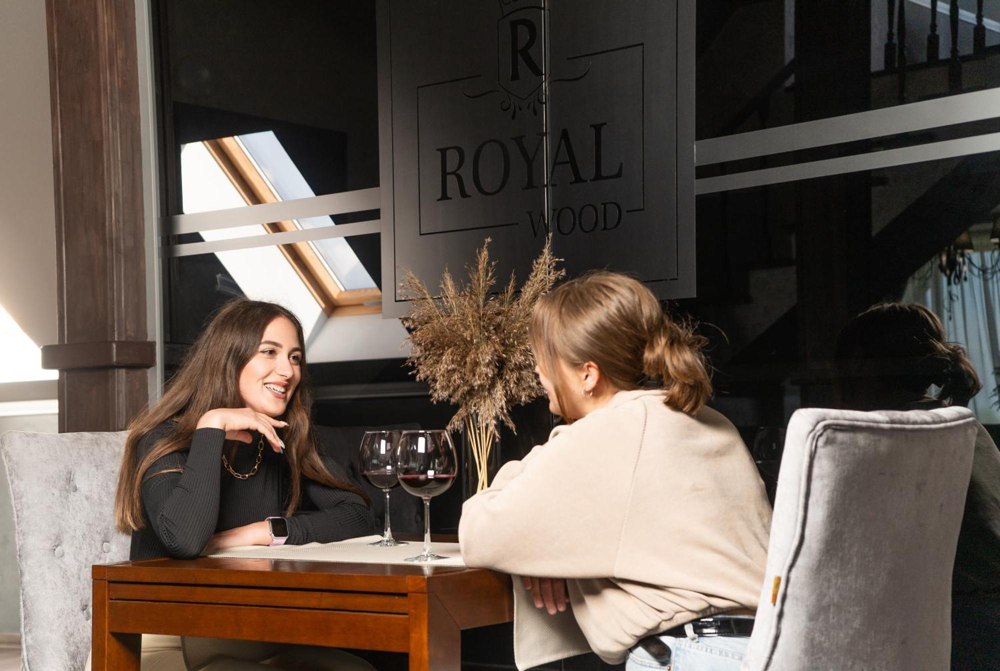Royal Wood Hotel Rokytne  المظهر الخارجي الصورة